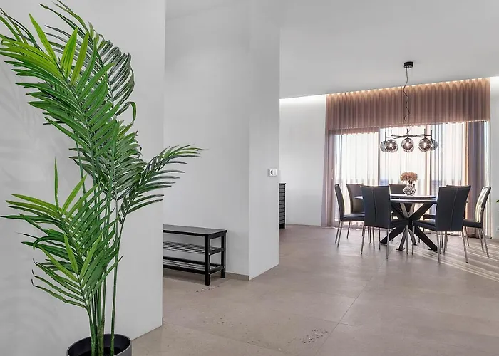 Luxury Villa In The South - Perfect Location