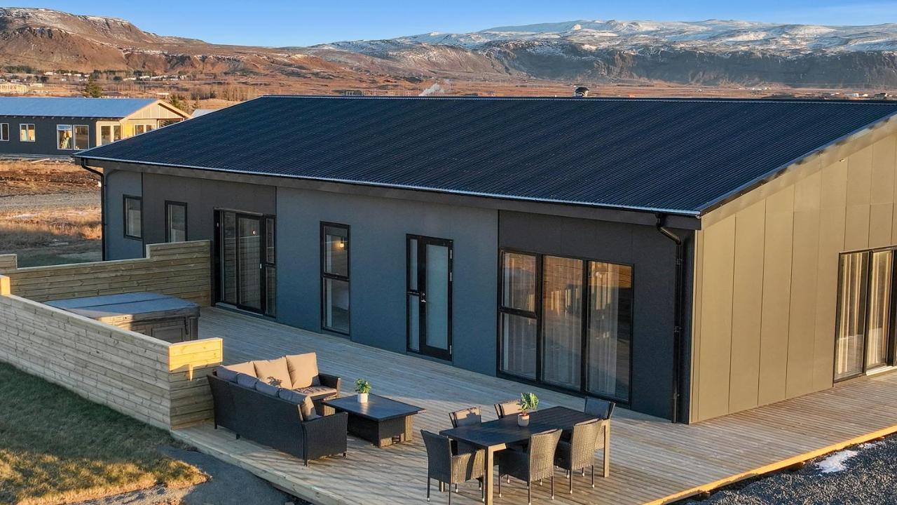 Luxury In The South - Perfect Location Villa *